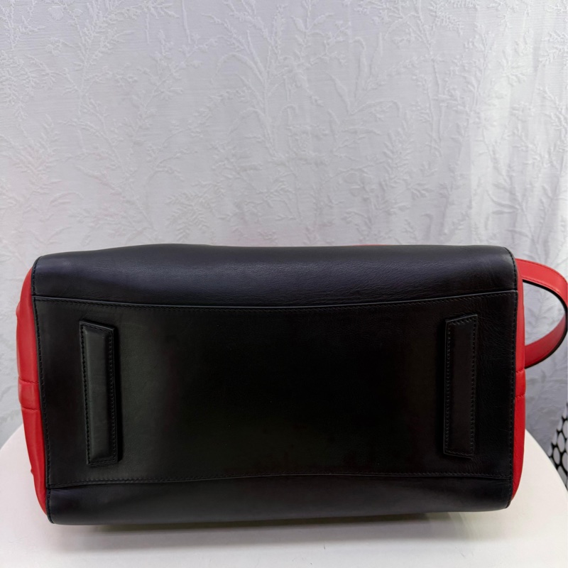 Givenchy, a black and red leather 'Antigona' handbag-4