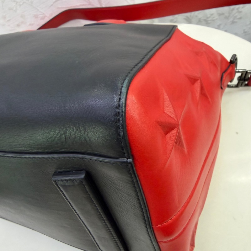 Givenchy, a black and red leather 'Antigona' handbag-5