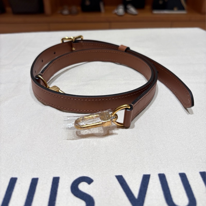 【穿搭必備 x 收藏潛力】Louis Vuitton Loop Hobo 半月鏈帶斜背包|附老花收納小包|大容量輕盈設計|稀有珍藏款-4