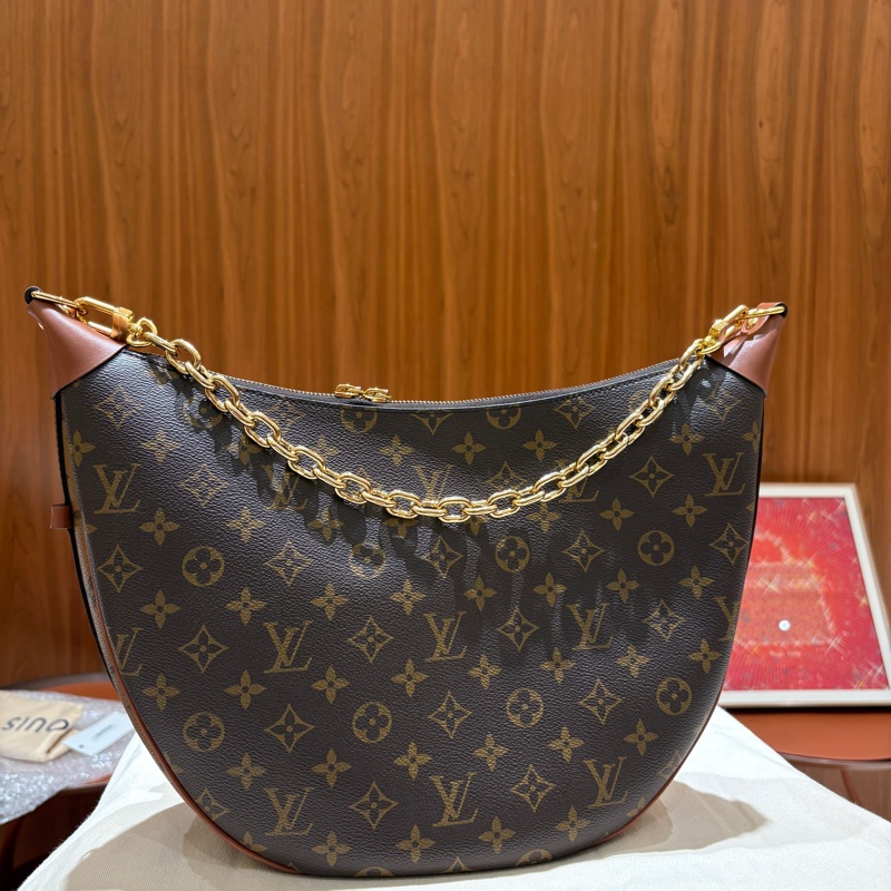 【穿搭必備 x 收藏潛力】Louis Vuitton Loop Hobo 半月鏈帶斜背包|附老花收納小包|大容量輕盈設計|稀有珍藏款-6