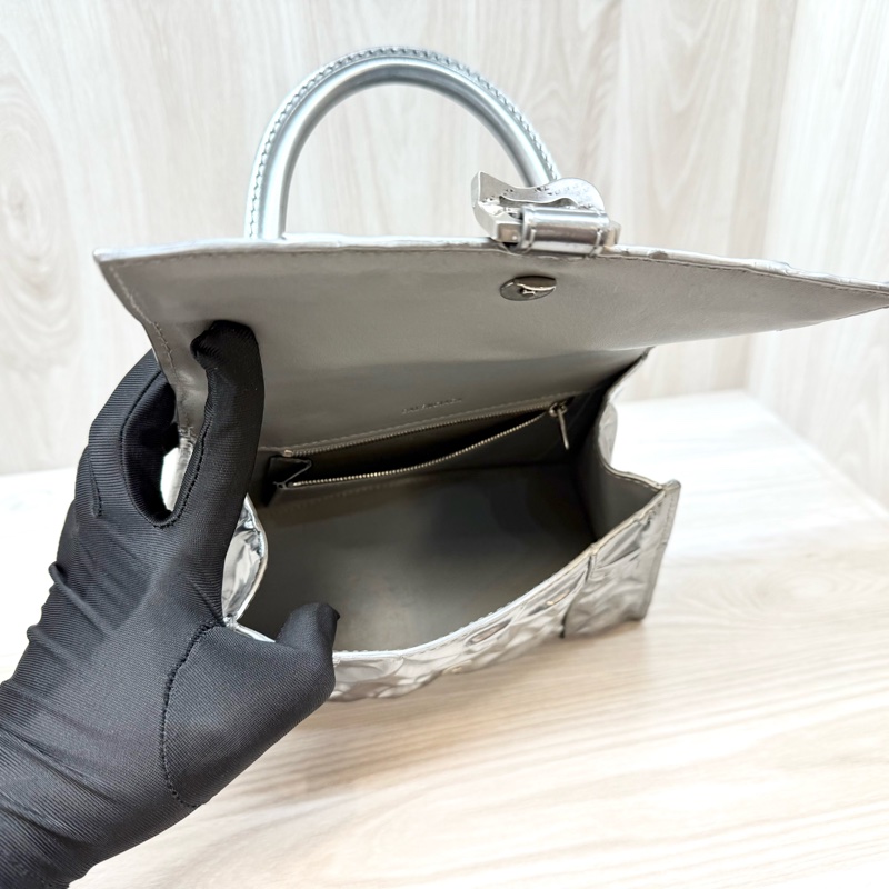 Balenciaga銀色抓皺羊皮小號Hourglass沙漏手提側背包751497-8