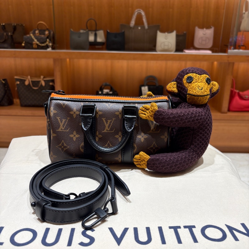 Louis Vuitton Zoom With Friend Nano Keepall 小猴斜肩包-0