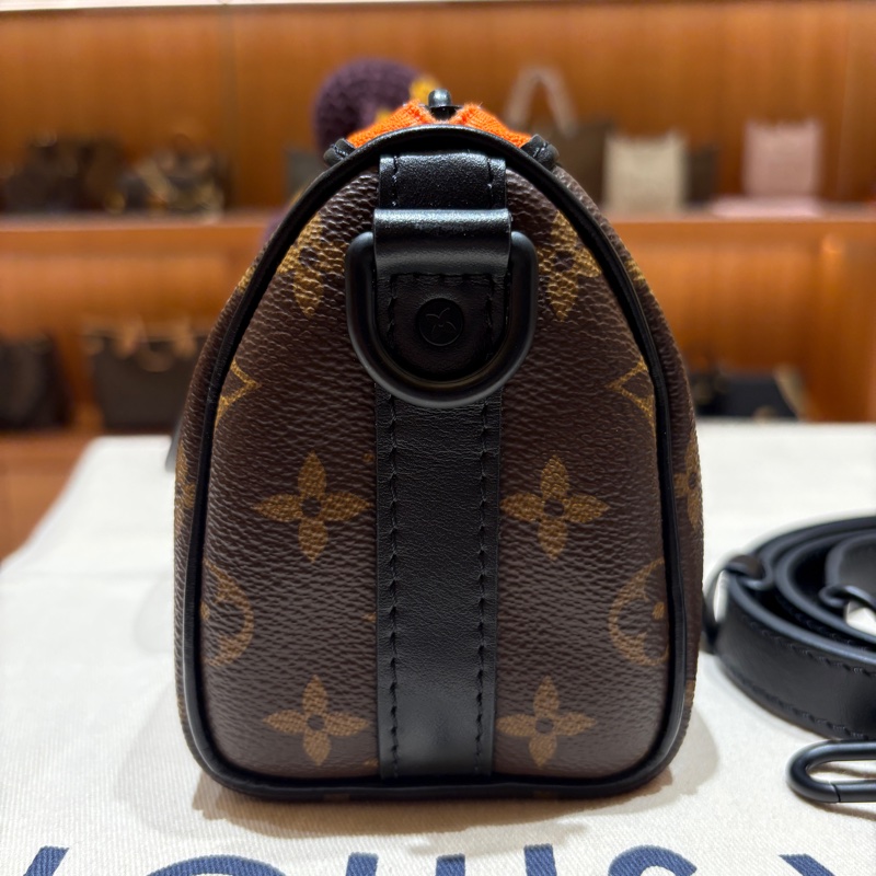 Louis Vuitton Zoom With Friend Nano Keepall 小猴斜肩包-2