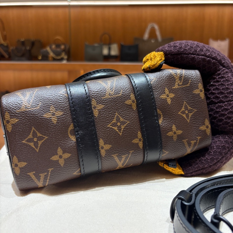 Louis Vuitton Zoom With Friend Nano Keepall 小猴斜肩包-3