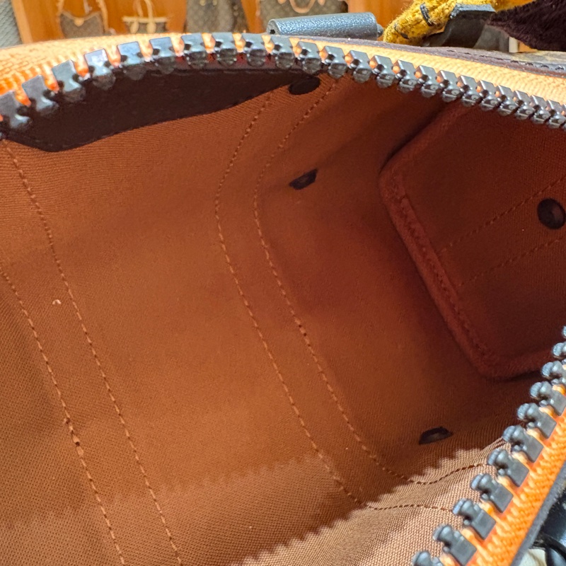 Louis Vuitton Zoom With Friend Nano Keepall 小猴斜肩包-5