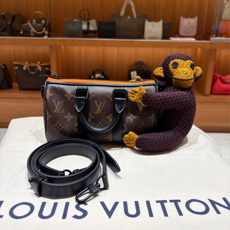 Louis Vuitton Zoom With Friend Nano Keepall 小猴斜肩包-6