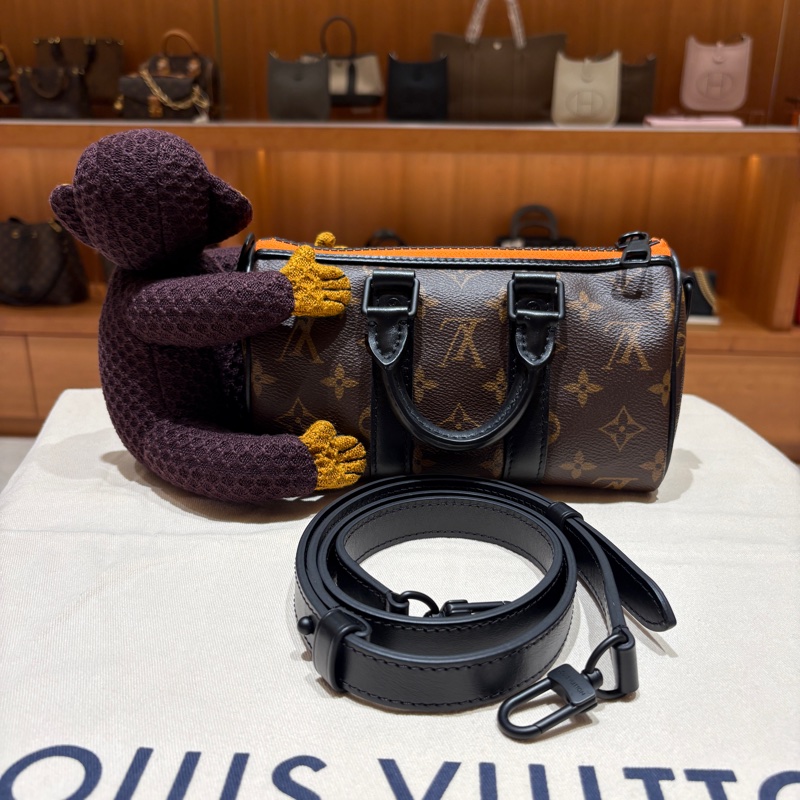 Louis Vuitton Zoom With Friend Nano Keepall 小猴斜肩包-7
