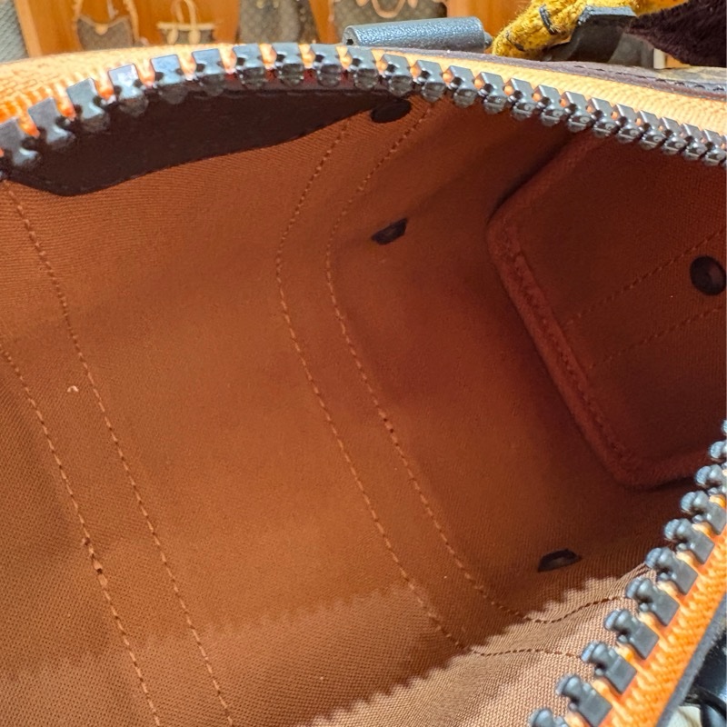 Louis Vuitton Zoom With Friend Nano Keepall 小猴斜肩包-9