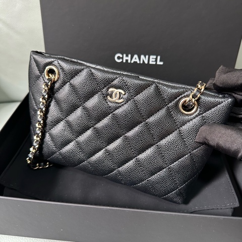 Chanel香奈兒 25B黑色雙C金扣 mini托特包，閒置未使用帶膜，專櫃購入，全套配件齊全（購物小票、防塵袋、包裝盒），尺寸11.5*21.5cm