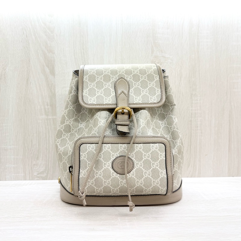 GUCCI燕麥老花Retro綠紅綠背帶下蓋磁吸束口後背包674147-0