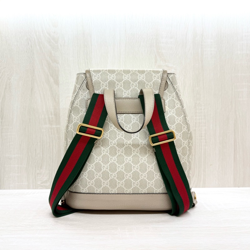 GUCCI燕麥老花Retro綠紅綠背帶下蓋磁吸束口後背包674147-1