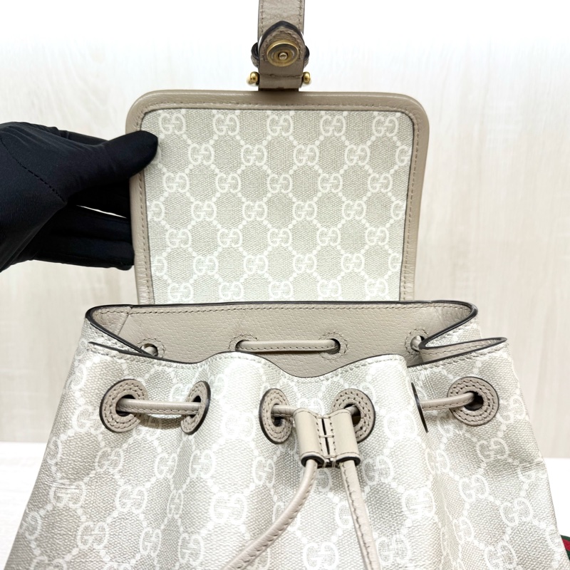 GUCCI燕麥老花Retro綠紅綠背帶下蓋磁吸束口後背包674147-6