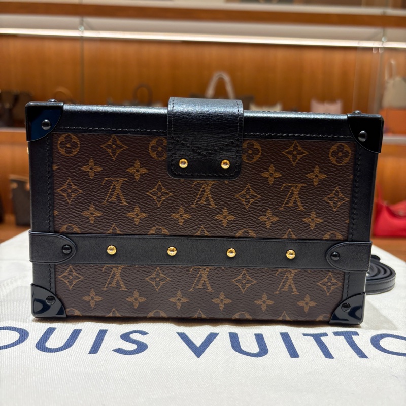 【經典珍藏級小硬箱】LV Petite Malle Monogram 老花金扣硬盒包|經典黑邊小硬箱|三用可調背帶|台中市北區現貨-1