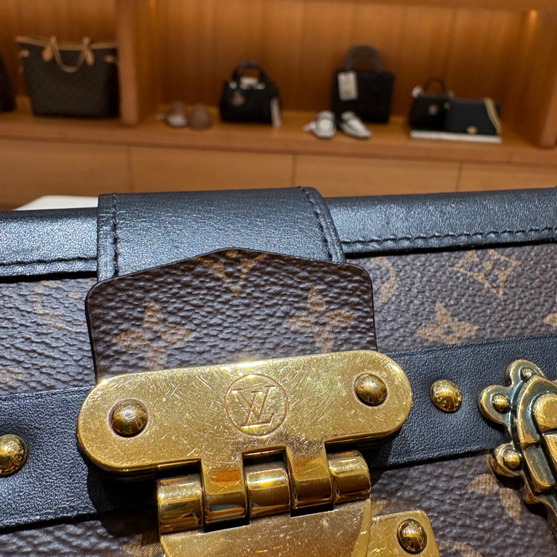 【經典珍藏級小硬箱】LV Petite Malle Monogram 老花金扣硬盒包|經典黑邊小硬箱|三用可調背帶|台中市北區現貨-11
