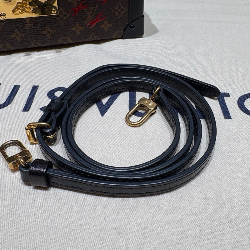 【經典珍藏級小硬箱】LV Petite Malle Monogram 老花金扣硬盒包|經典黑邊小硬箱|三用可調背帶|台中市北區現貨-13