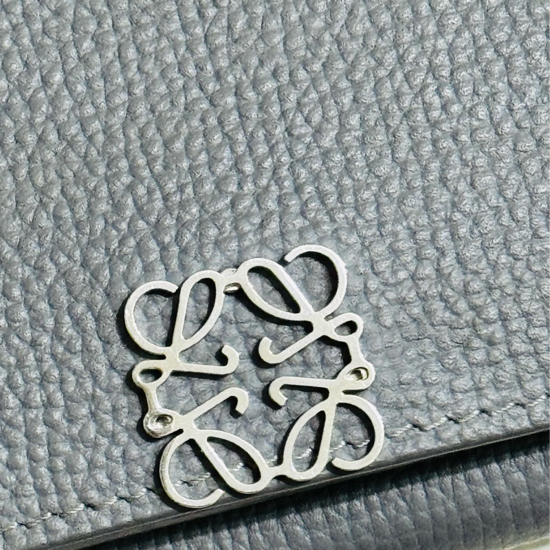 『LOEWE羅威』鵝卵石紋小牛皮 Anagram 三摺錢包-5