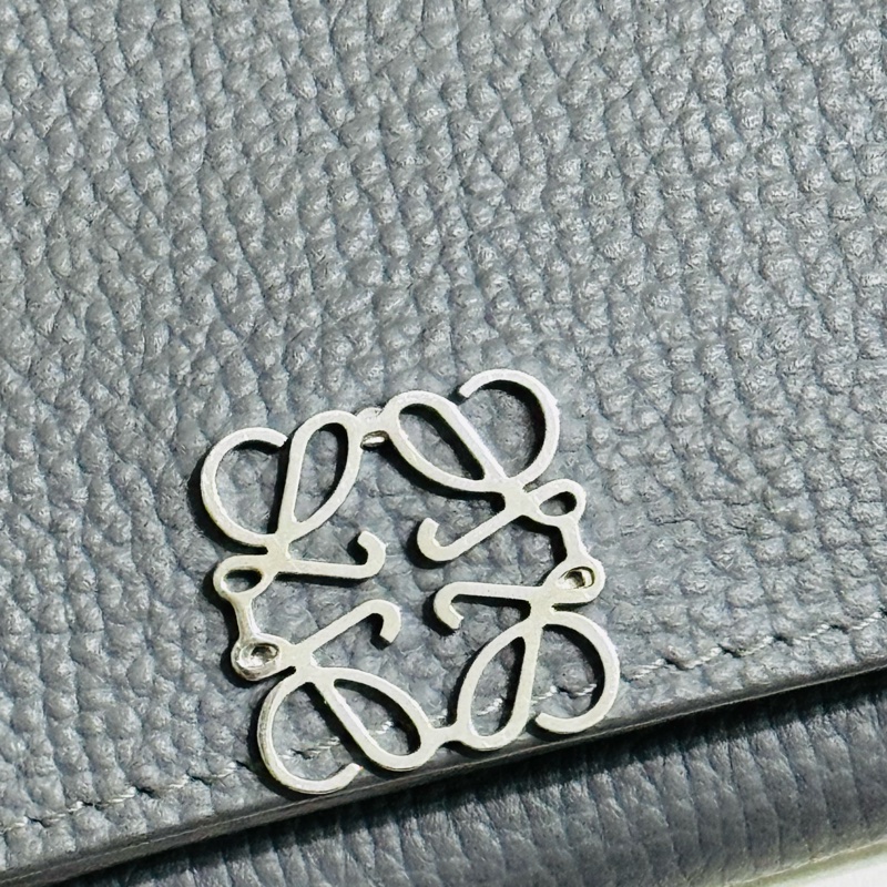 『LOEWE羅威』鵝卵石紋小牛皮 Anagram 三摺錢包-16