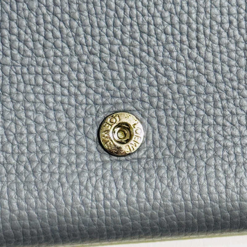 『LOEWE羅威』鵝卵石紋小牛皮 Anagram 三摺錢包-18