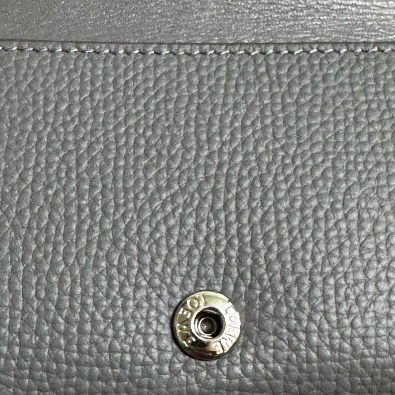 『LOEWE羅威』鵝卵石紋小牛皮 Anagram 三摺錢包-19