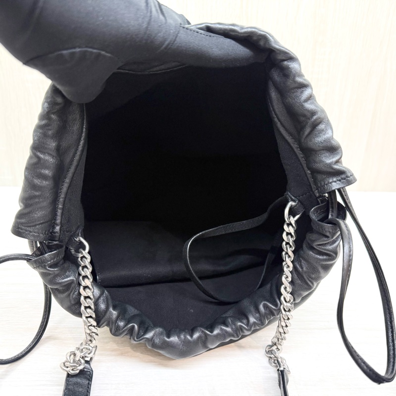 YSL 黑銀羊皮抽繩束口肩背鍊包538447-6