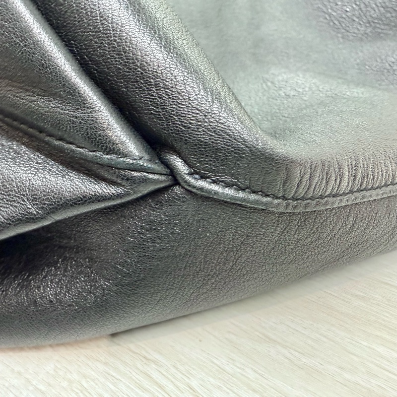 YSL 黑銀羊皮抽繩束口肩背鍊包538447-14