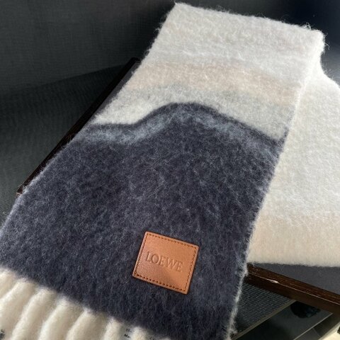 LOEWE 羊駝毛山水畫圍巾