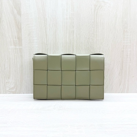 BV洞石綠小羊皮CASSETTE大格編織側背包578004