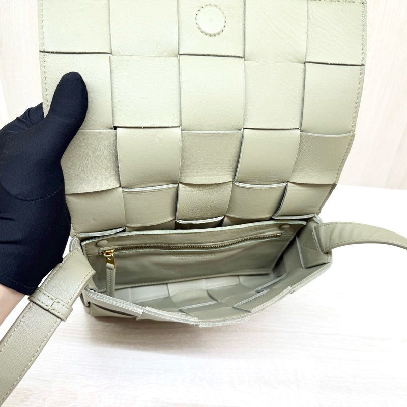 BV洞石綠小羊皮CASSETTE大格編織側背包578004-5