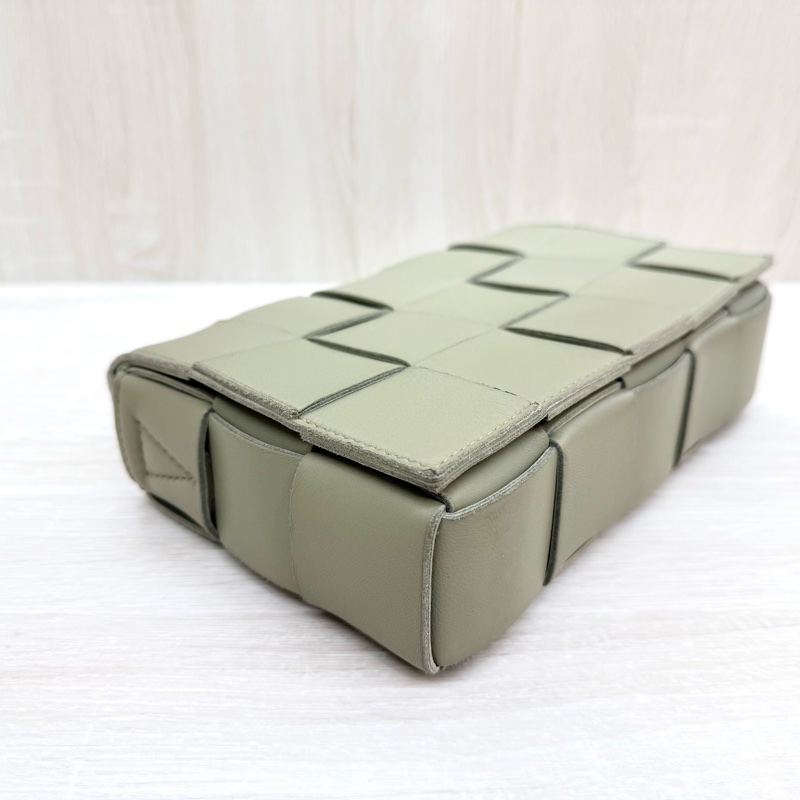 BV洞石綠小羊皮CASSETTE大格編織側背包578004-9