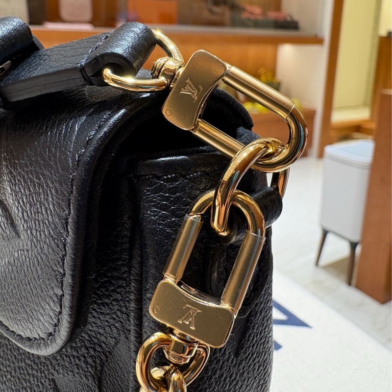 【鏈條背法百變實搭】Louis Vuitton Ivy WOC 法棍鏈包 黑色壓紋牛皮|斜背/肩背/手拿三用|台中市北區現貨-5