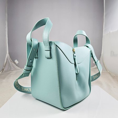 *奢華大道國際精品＊【LW221】LOEWE TIFFANY藍小牛皮兔年限定吊床包 (小款)-1