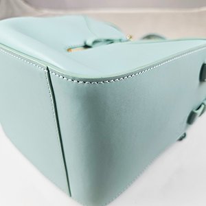 *奢華大道國際精品＊【LW221】LOEWE TIFFANY藍小牛皮兔年限定吊床包 (小款)-4