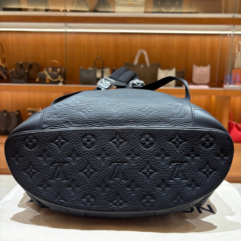 Louis Vuitton Christopher PM 黑色壓紋牛皮後背包-2