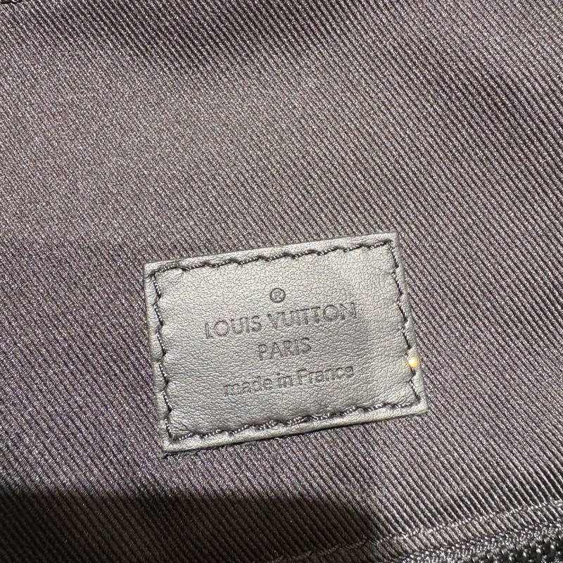 Louis Vuitton Christopher PM 黑色壓紋牛皮後背包-4