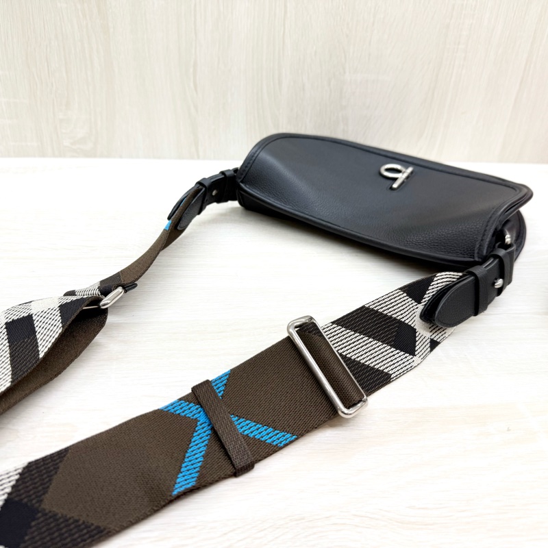 Burberry黑銀牛皮Rocking hores-10