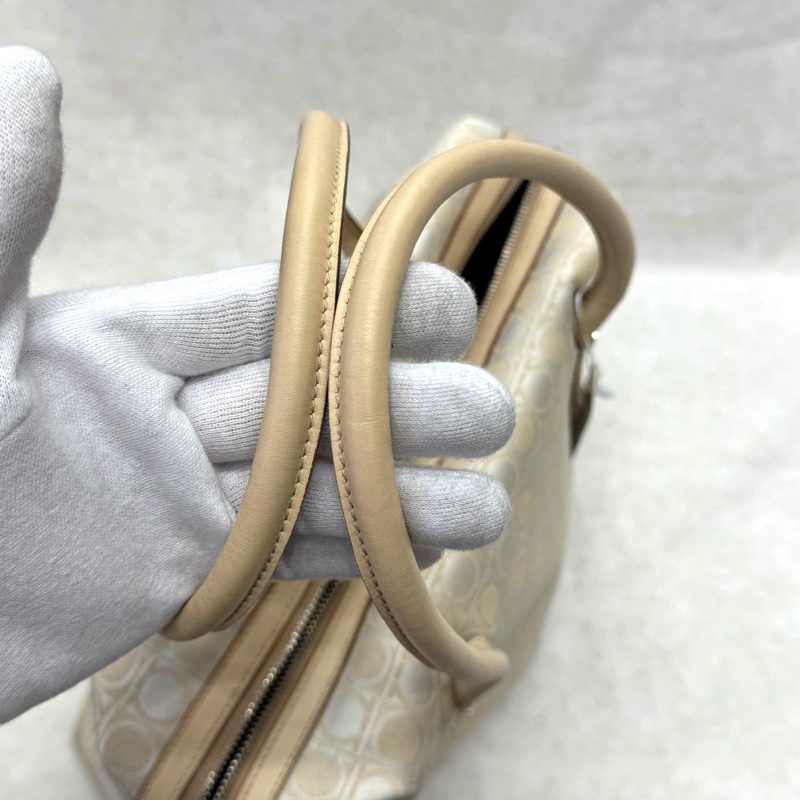 Ferragamo拉菲格慕白老花腋下包-2