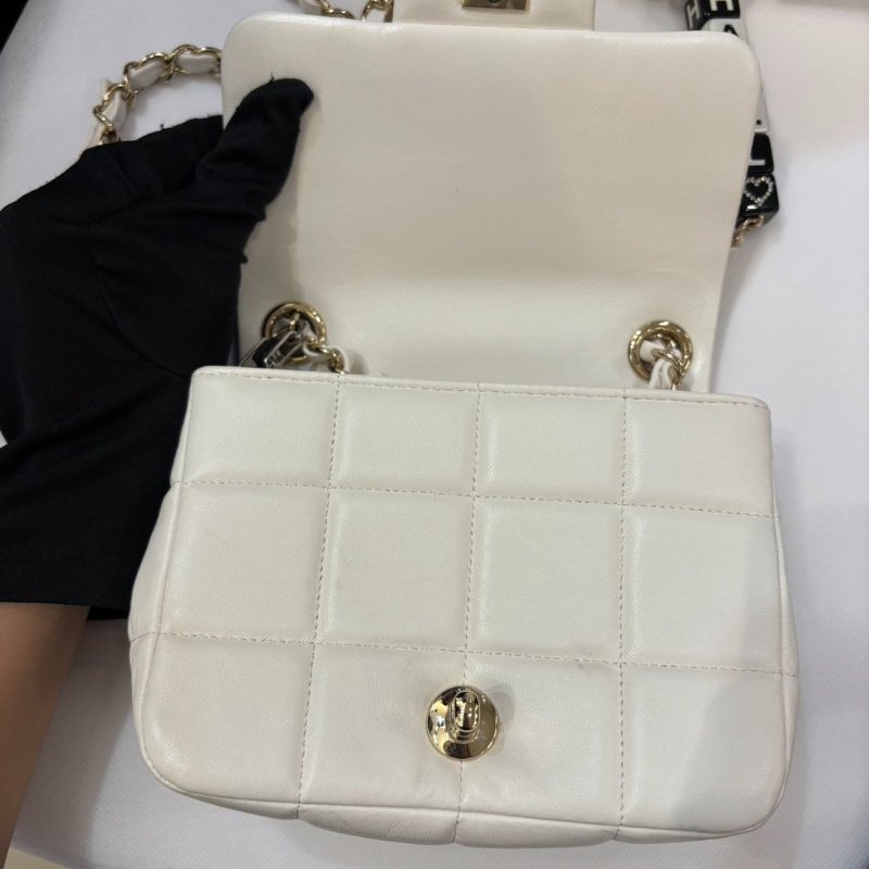 CHANEL白色方框車線方胖子-7