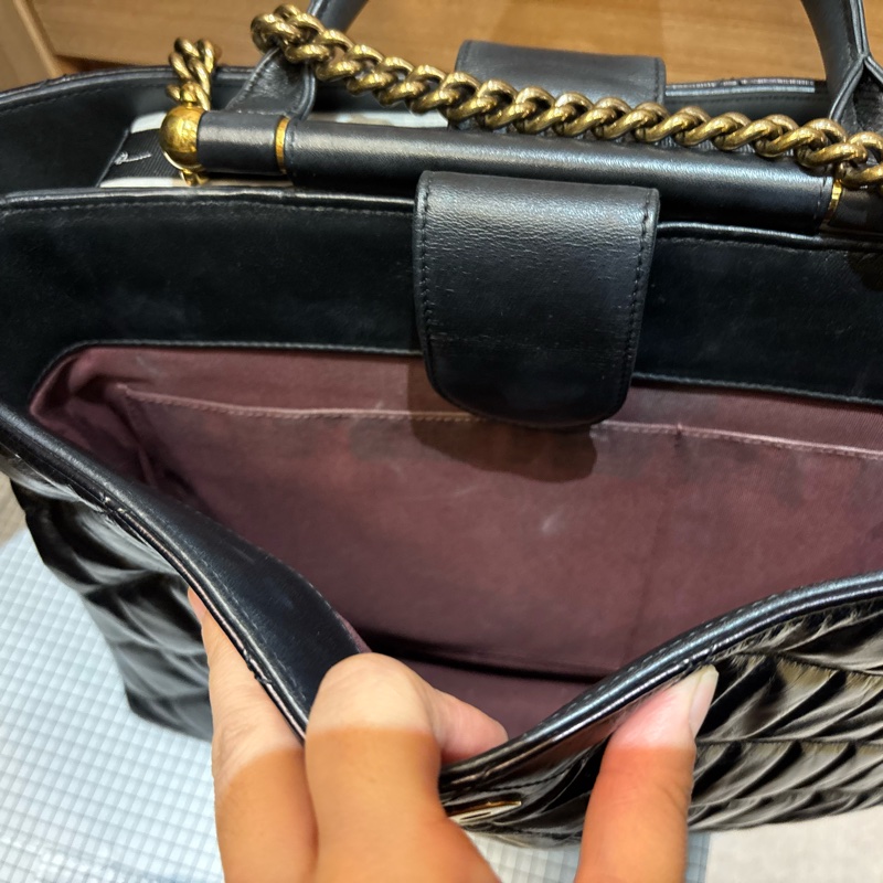 香奈兒菱格紋亮面小牛皮金條購物手提包-23