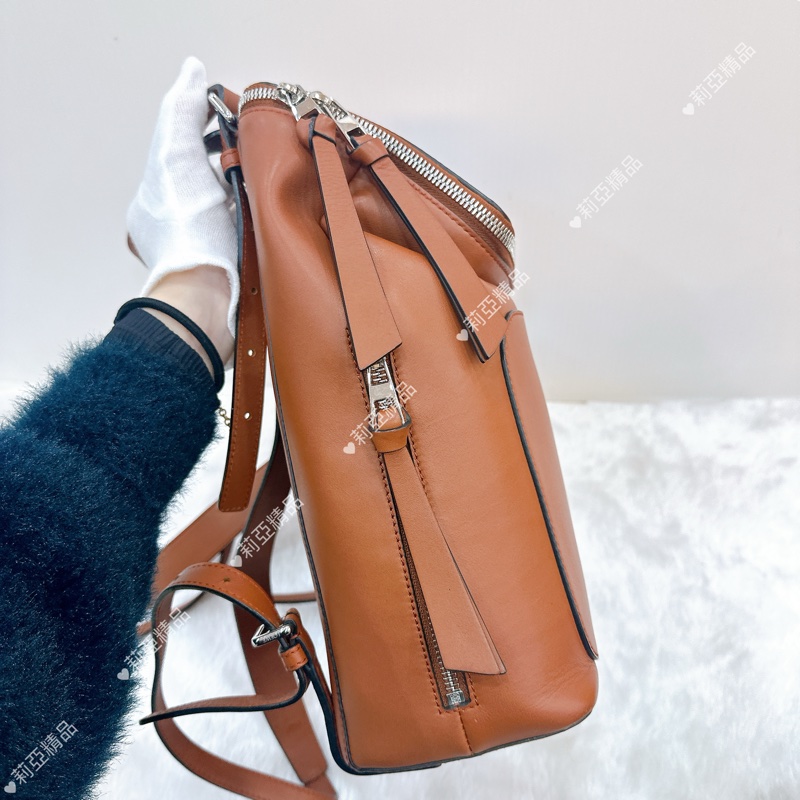 莉亞精品♡ Loewe 焦糖色後背包 二手美包-5