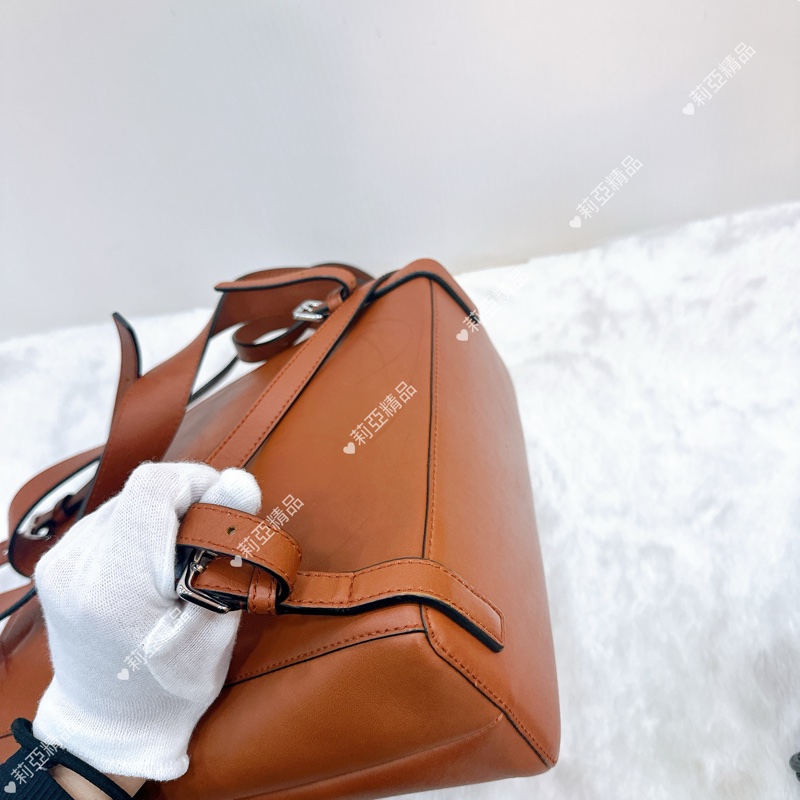 莉亞精品♡ Loewe 焦糖色後背包 二手美包-9