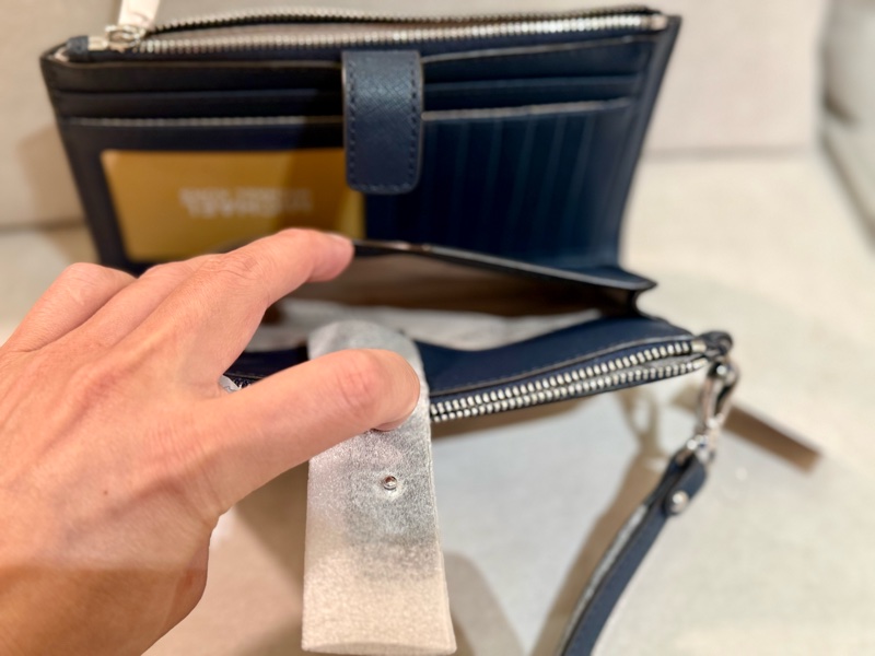 Micheal kors MK 藍色 十字紋防刮皮革 雙層手掛式手拿-3