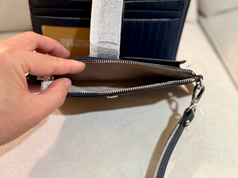 Micheal kors MK 藍色 十字紋防刮皮革 雙層手掛式手拿-4