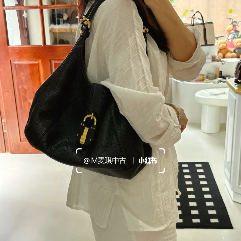 莉亞精品♡ Loewe 鎖頭hobo肩背包 二手美包-1