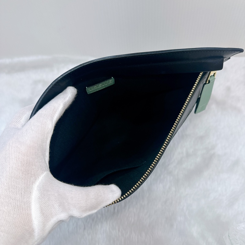 莉亞精品♡ Loewe 蝙蝠手拿包 黑 二手美品-5