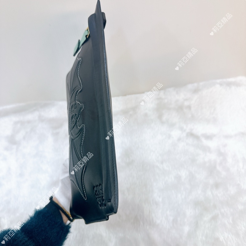 莉亞精品♡ Loewe 蝙蝠手拿包 黑 二手美品-6