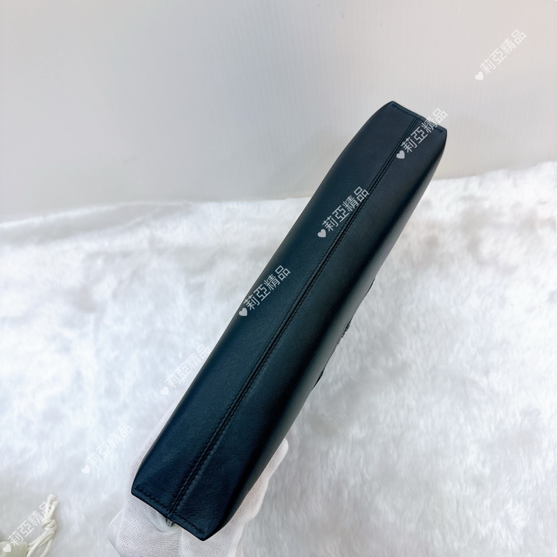 莉亞精品♡ Loewe 蝙蝠手拿包 黑 二手美品-7