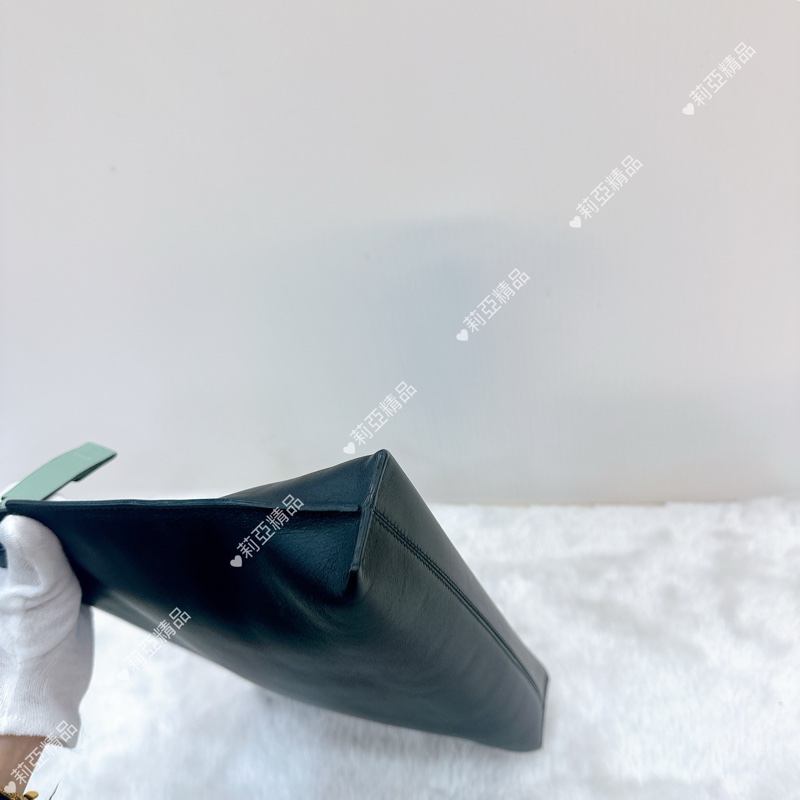 莉亞精品♡ Loewe 蝙蝠手拿包 黑 二手美品-10