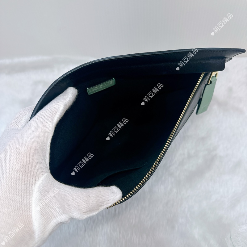 莉亞精品♡ Loewe 蝙蝠手拿包 黑 二手美品-12