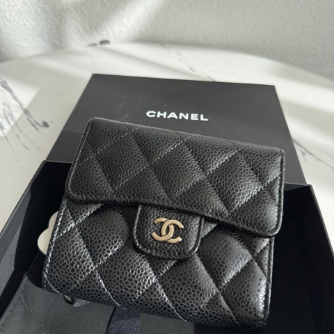 Chanel 三折荔枝短夾 都沒用