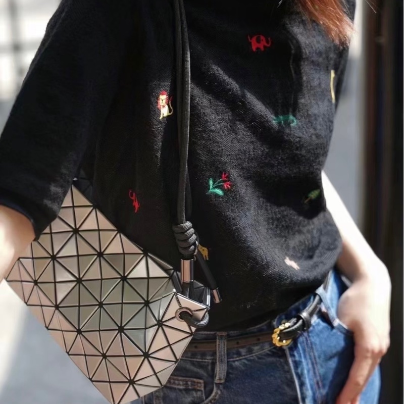 ISSEY MIYAKE BAOBAO 墨繩豆腐包 淡銅色-3